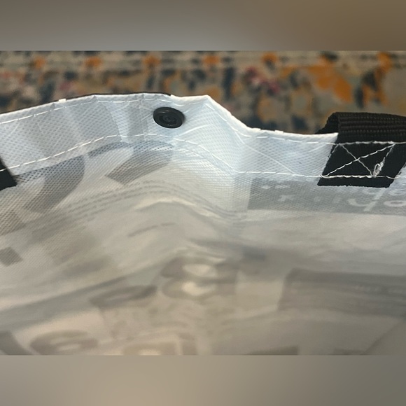 Lululemon Limited Edition White & Black Large Tote Bag - Picture 11 of 12